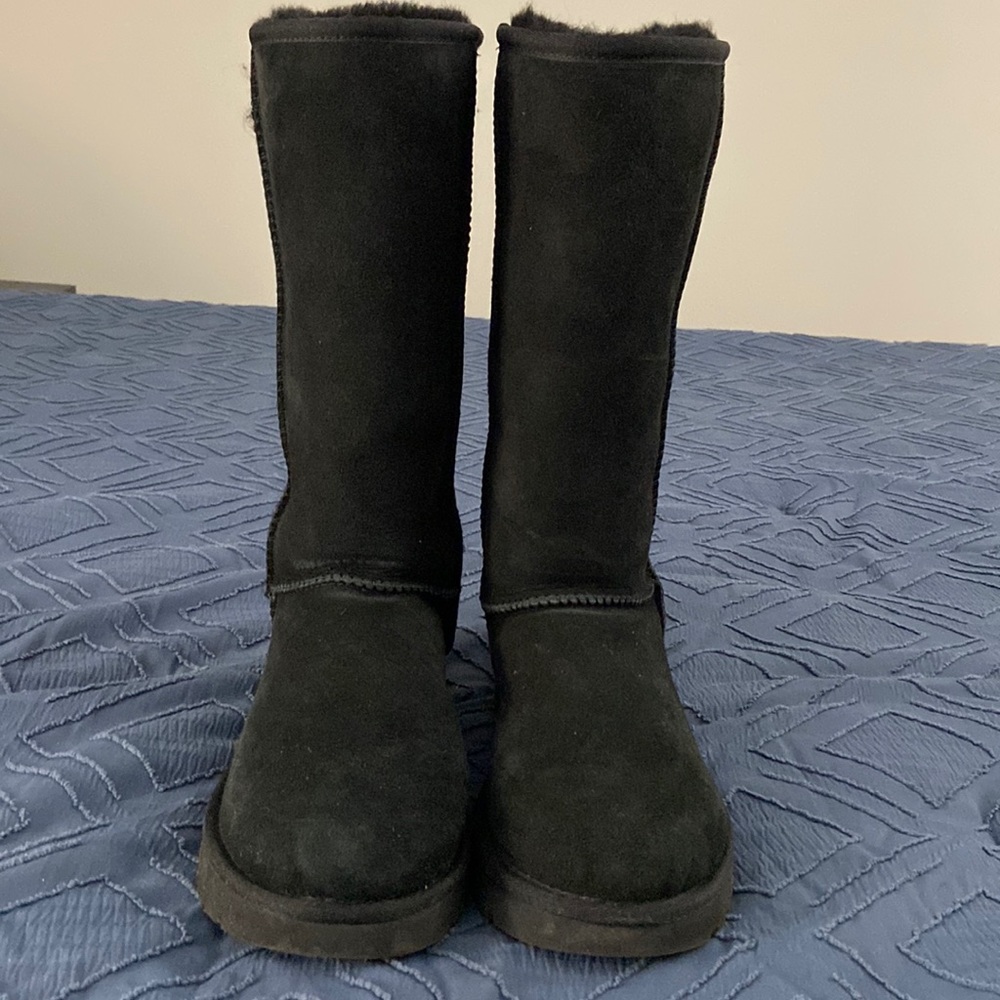 Women’s black tall UGGS size 8